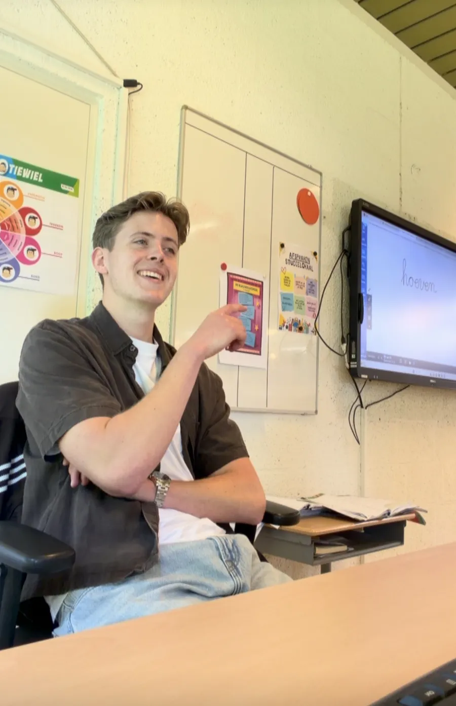 Meester Ties in zijn klas